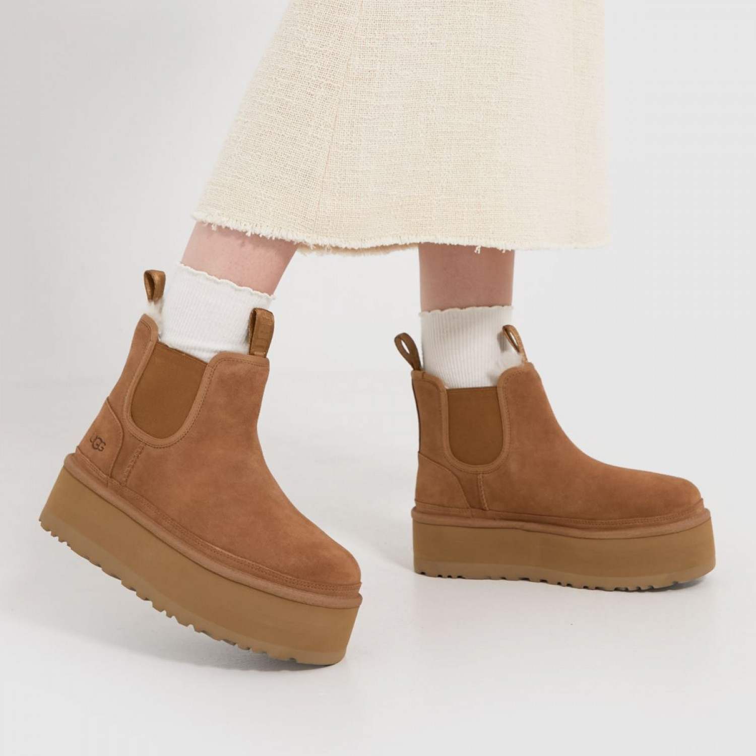 UGG Neumel Platform Chelsea Chestnut