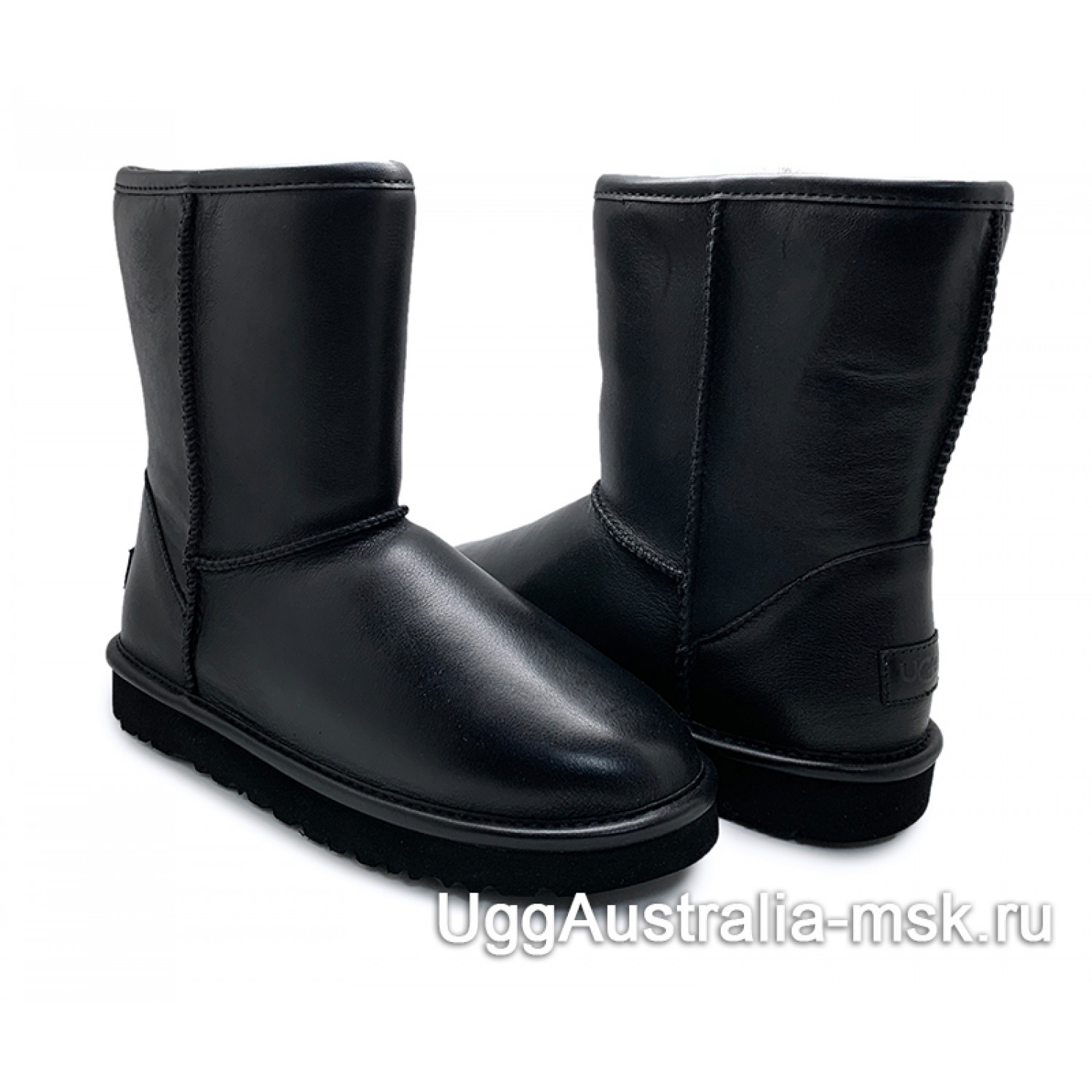 UGG CLASSIC SHORT LEATHER BLACK