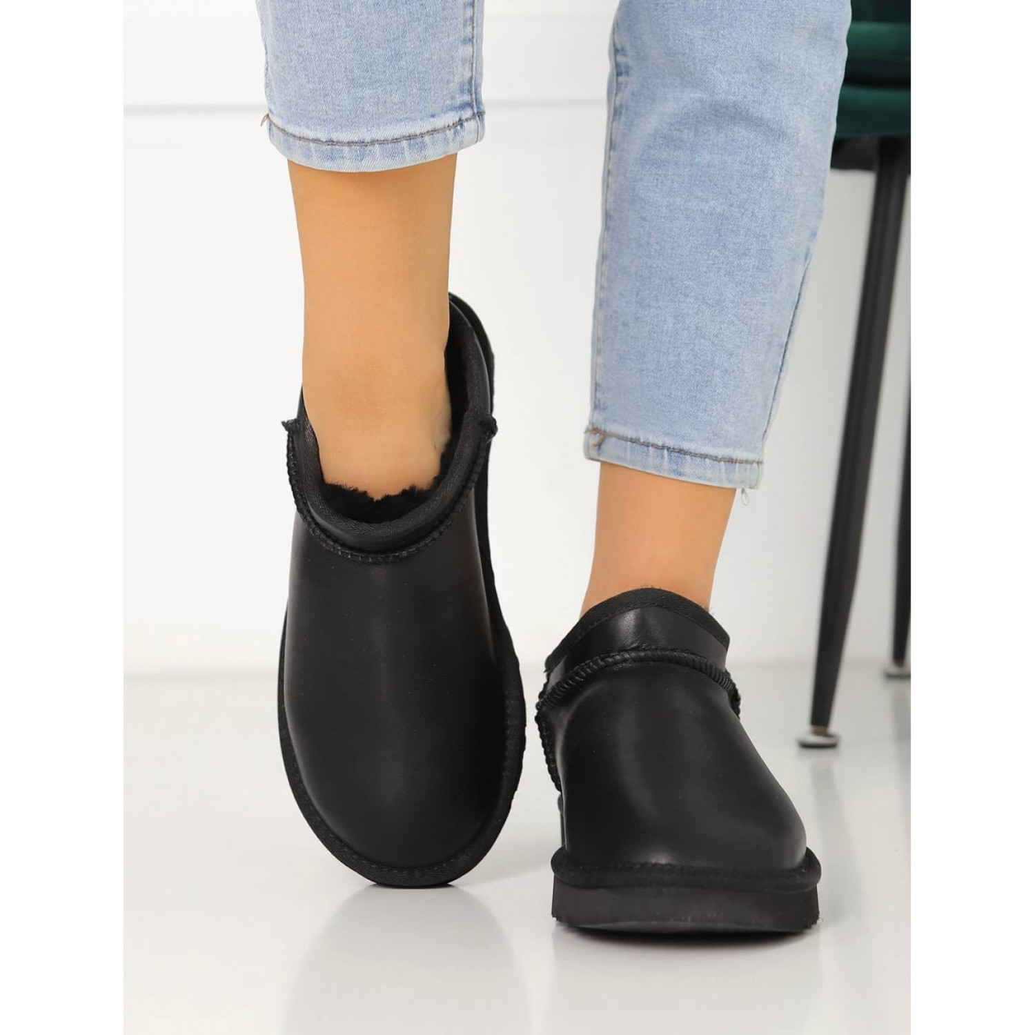 UGG Tasman Slipper Leather Black