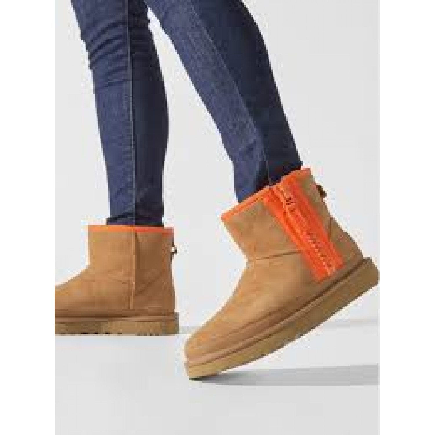 UGG Classic Mini Zipper Tape Logo Chestnut