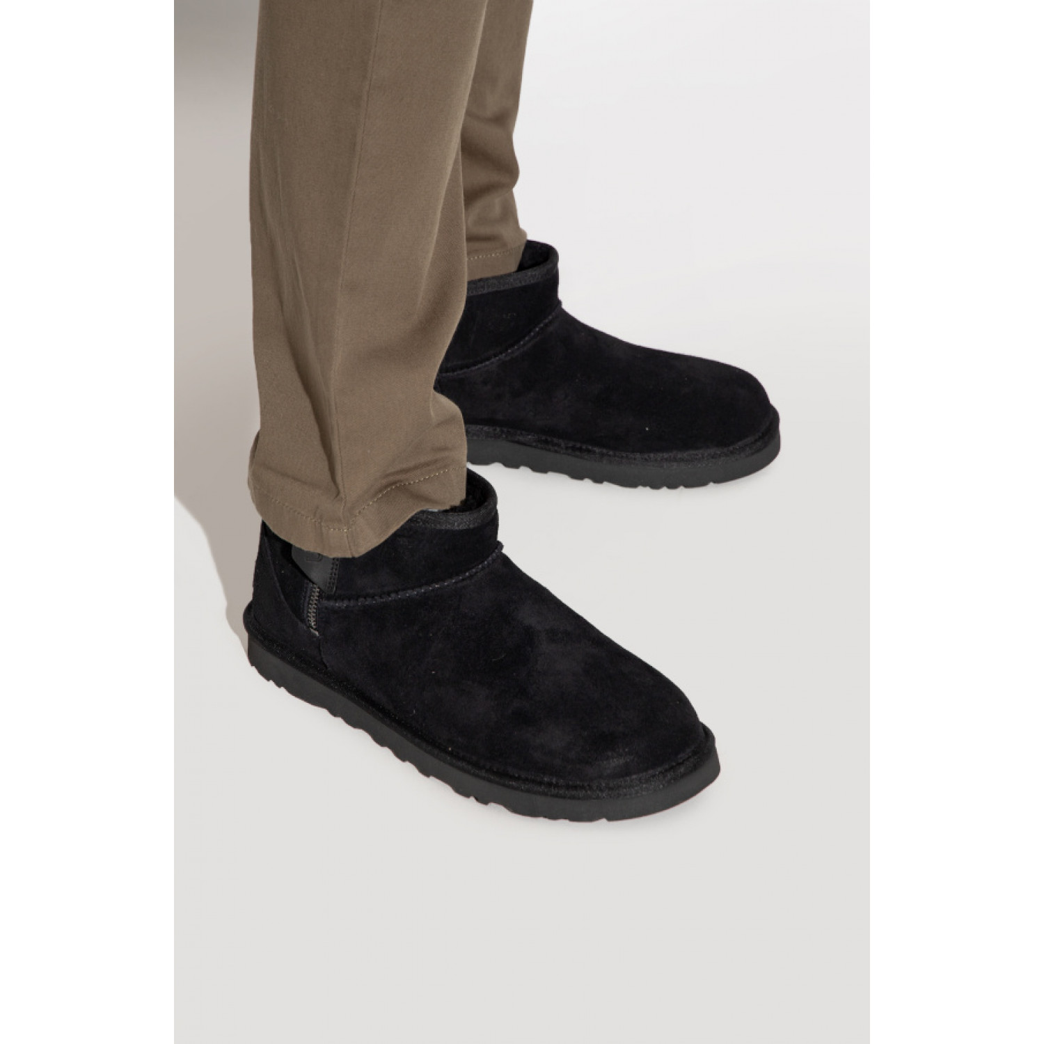 UGG Men Classic Ultra Mini ZIP Black 
